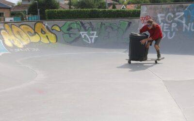 Le poubelle-skate, nouvelle mode hossegorienne ?